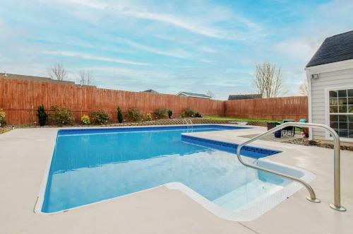 Gorgeous Graham Home With Private Heated Pool