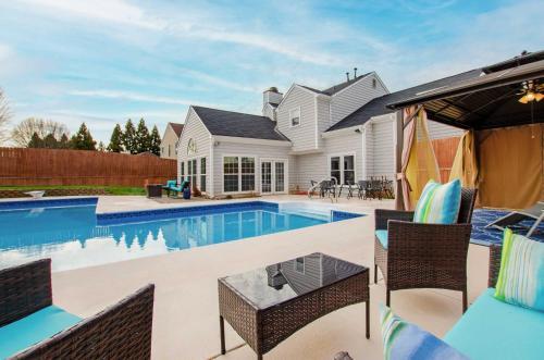 Gorgeous Graham Home With Private Heated Pool