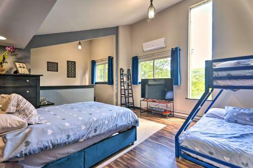 Stylish Tannersville Townhome With Fire Pit!