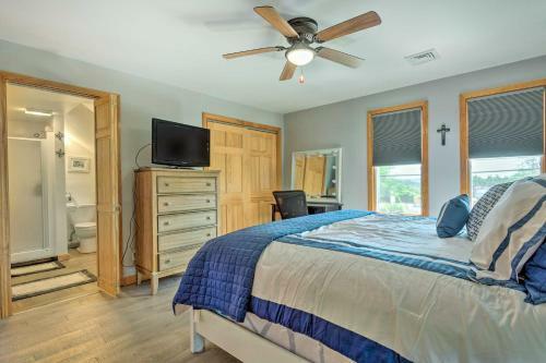 Charming Narragansett Retreat With Coastal View