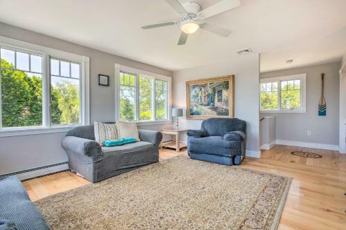 Charming Narragansett Retreat With Coastal View
