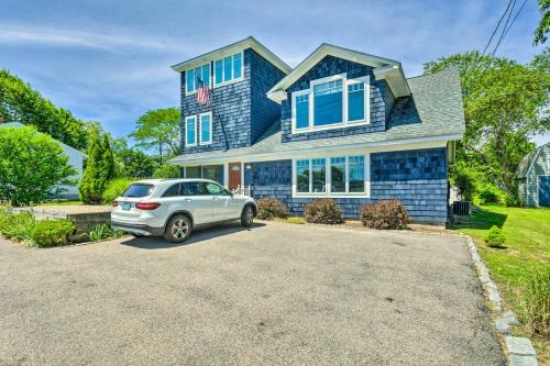 Charming Narragansett Retreat With Coastal View