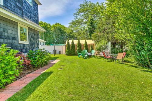 Charming Narragansett Retreat With Coastal View