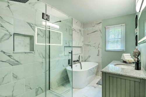 Vibrant Westerly Home With Private Pool And Yard!
