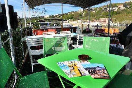 Hostal Room In Studio - Mini Studio Peniche Au Coeur De Lyon, Insolite Et Calme