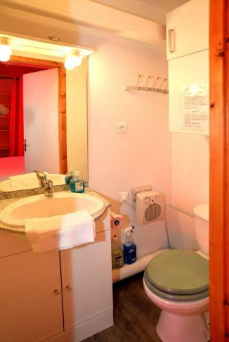 Hostal Room In Studio - Mini Studio Peniche Au Coeur De Lyon, Insolite Et Calme