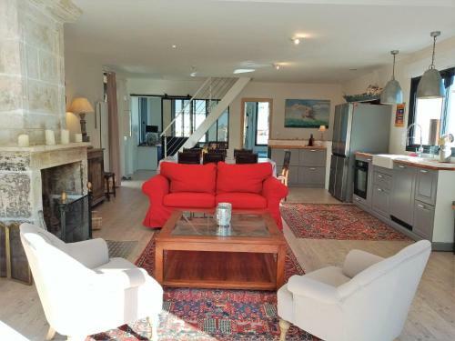 Comfortable Holiday Villa, 50m From The Sea