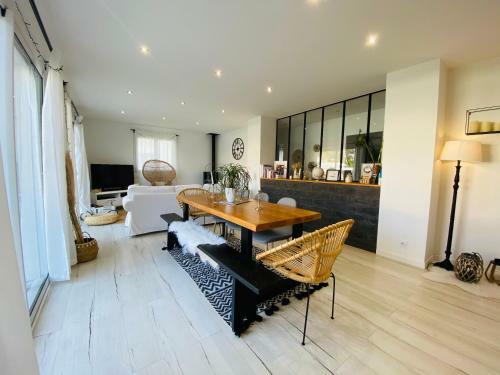 Proche Plage, Maison Tarnos Avec Piscine De 130m2