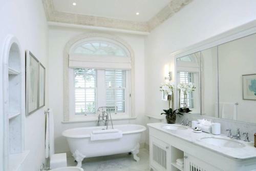 Barbados Paynes Bay 9 Bedrooms