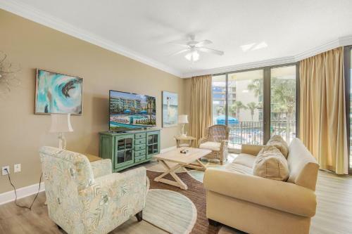 Condo On Bay With Boat Launch And Multiple Pools