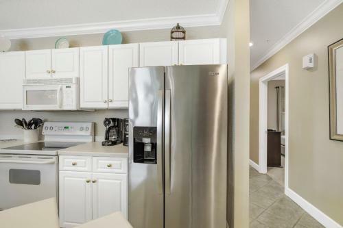 Condo On Bay With Boat Launch And Multiple Pools