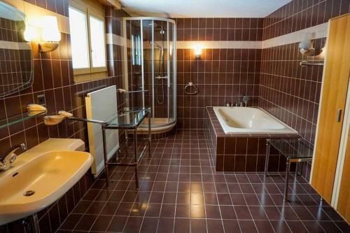 Large 1 Bedroom Apartment With Large Balcony