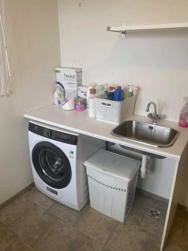 Stylish 2 Floor Apartment. Close To Airport.