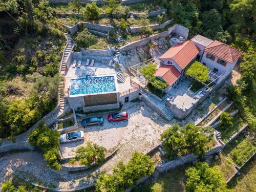 Villa Vala Home 212 - Stone House With Pool And Sea View