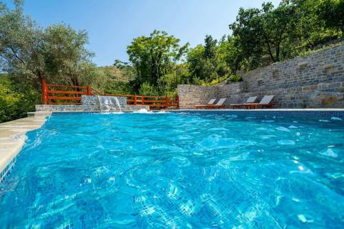 Villa Vala Home 212 - Stone House With Pool And Sea View