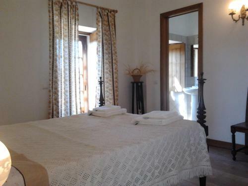 Historical 3 - Bedroom Villa In Alcobaca