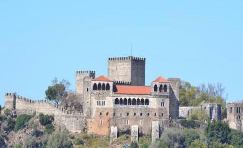 Historical 3 - Bedroom Villa In Alcobaca