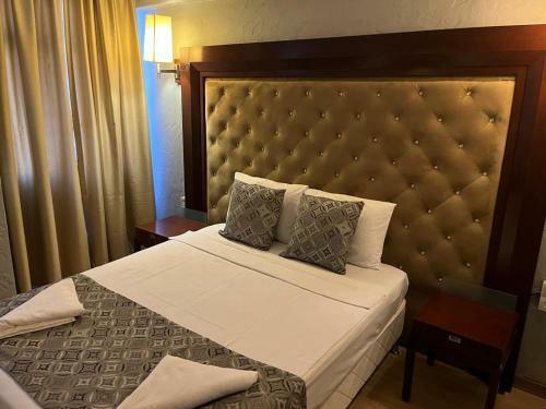 Dionisus Hotel Lara