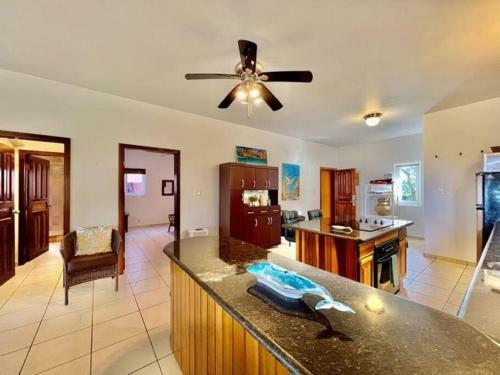 Apartamento Views 2b @sunset Estates, West End