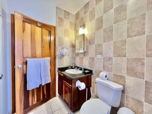 Apartamento Views 2b @sunset Estates, West End