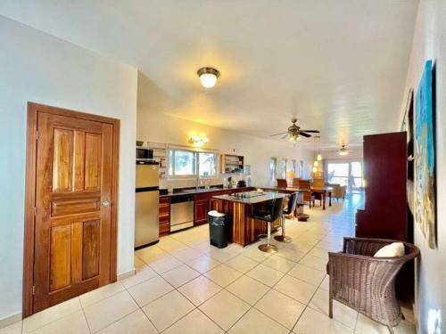 Apartamento Views 2b @sunset Estates, West End