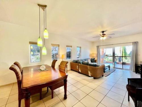 Apartamento Views 2b @sunset Estates, West End