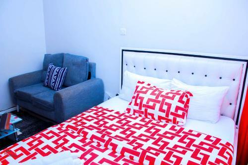 Noble Luxury Studio Apartment With Swimming Pool, Netflix & Wifi