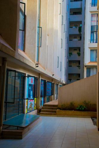 Noble Luxury Studio Apartment With Swimming Pool, Netflix & Wifi