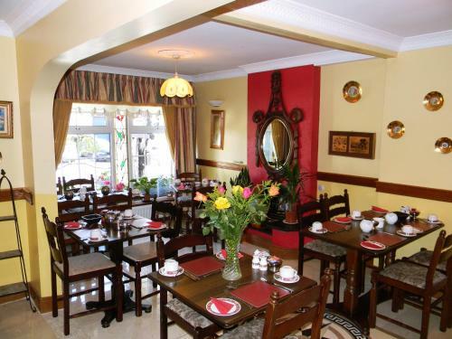 Hostal Clooneen House