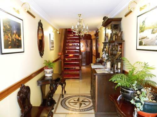 Hostal Clooneen House