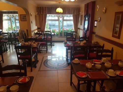Hostal Clooneen House