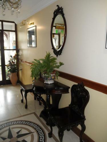 Hostal Clooneen House