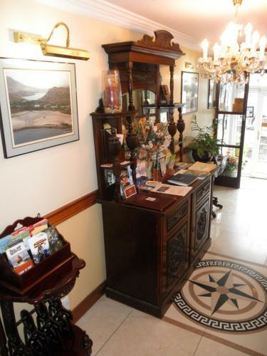 Hostal Clooneen House