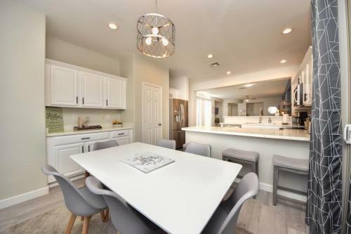 Beautiful And Newly Remodeled Home In Chandler