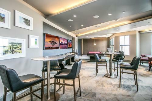 Apartamento New! Rooftop Pool With Mountain Views+king Beds