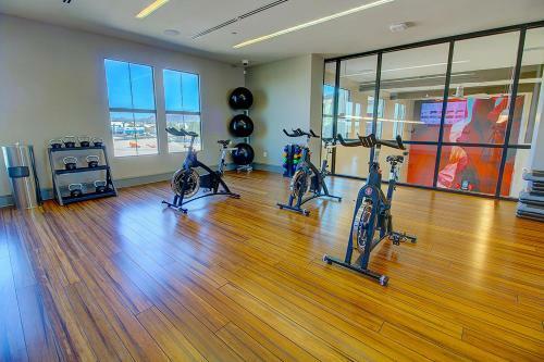 Apartamento New! Rooftop Pool With Mountain Views+king Beds