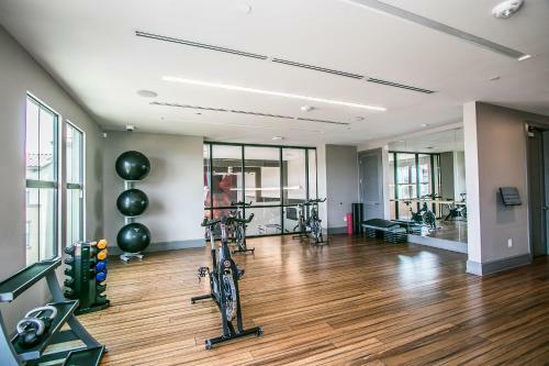 Apartamento New! Rooftop Pool With Mountain Views+king Beds