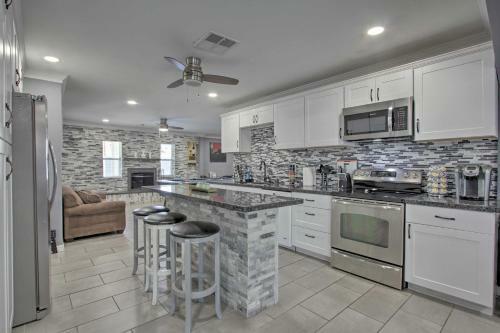 Ultimate Phoenix Group Getaway Patio And Pool!