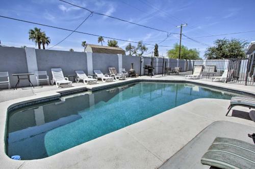 Ultimate Phoenix Group Getaway Patio And Pool!