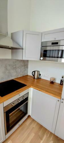 Apartamento New Bright 2-bedroom Vacation Home Close To River