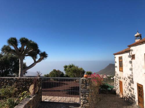 Villa Historic Canarian House, Private Heated Infinity Pool, Bbq, Wifi + Panoramic Ocean Views