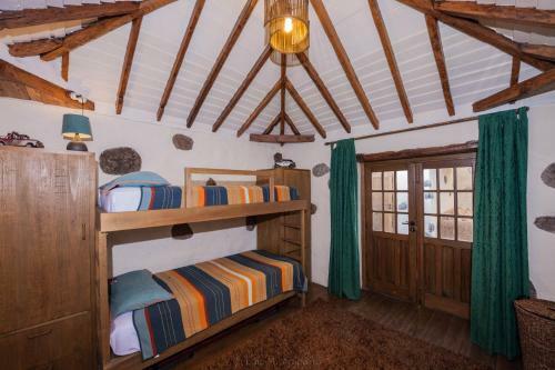 Villa Historic Canarian House, Private Heated Infinity Pool, Bbq, Wifi + Panoramic Ocean Views