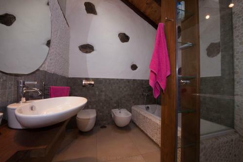 Villa Historic Canarian House, Private Heated Infinity Pool, Bbq, Wifi + Panoramic Ocean Views