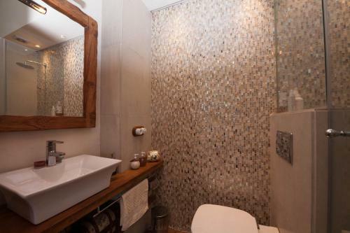 Villa Historic Canarian House, Private Heated Infinity Pool, Bbq, Wifi + Panoramic Ocean Views