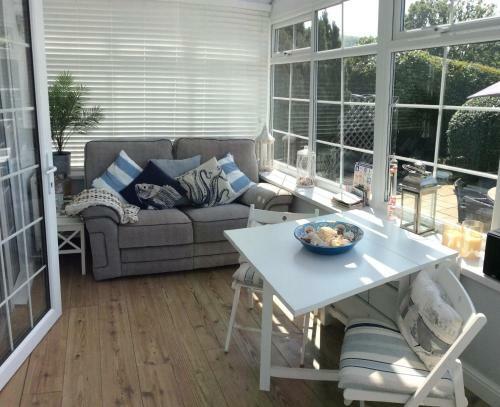Ty Bach, 1 Bedroom Home With Hot Tub And Views