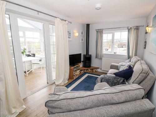 Ty Bach, 1 Bedroom Home With Hot Tub And Views