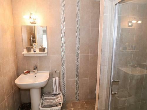 Ty Bach, 1 Bedroom Home With Hot Tub And Views