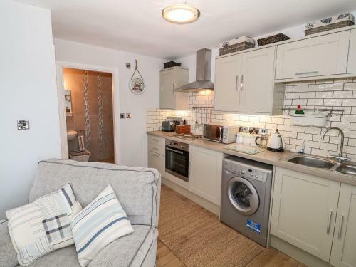 Ty Bach, 1 Bedroom Home With Hot Tub And Views
