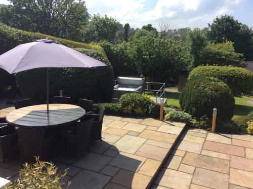 Ty Bach, 1 Bedroom Home With Hot Tub And Views
