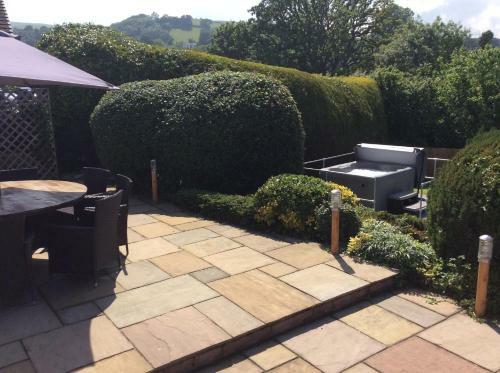 Ty Bach, 1 Bedroom Home With Hot Tub And Views